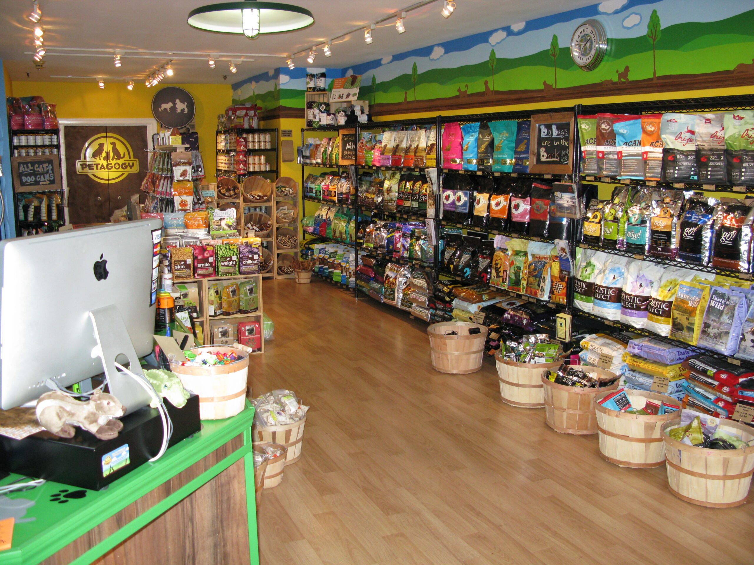 Purrfect Partnership: Choosing the Best CRM for Your Small Pet Store