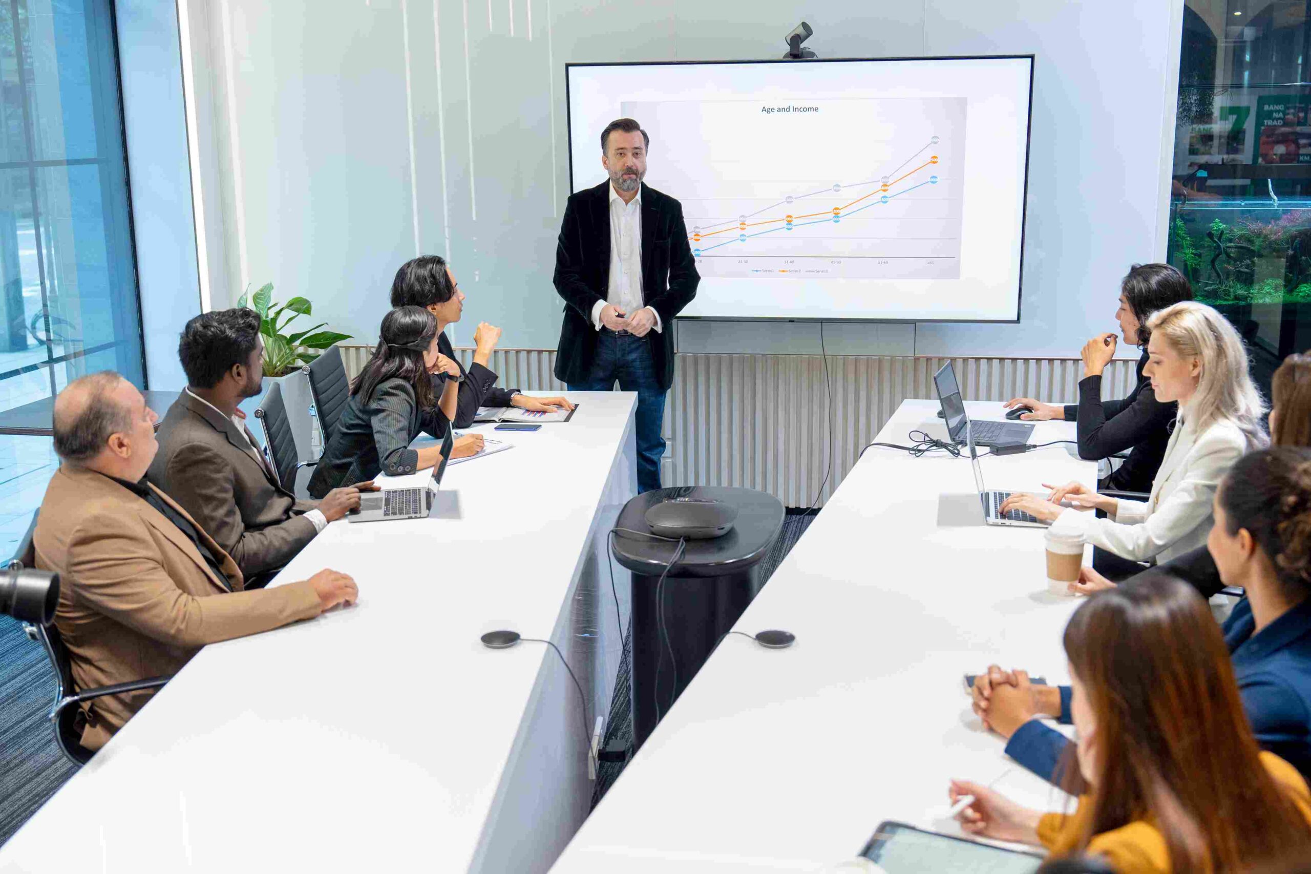 Small Business CRM Features in 2025: The Ultimate Guide to Winning Customers